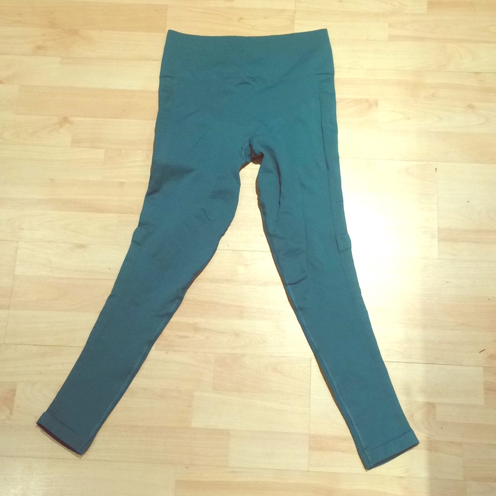 Lululemon Zone In Pant Size 6